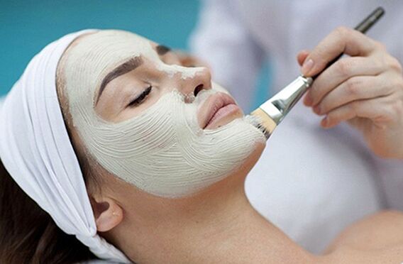 O peeling facial é um dos métodos de rejuvenescimento estético da pele